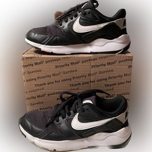 Nike LD Victory Women's Shoe - Black Read description